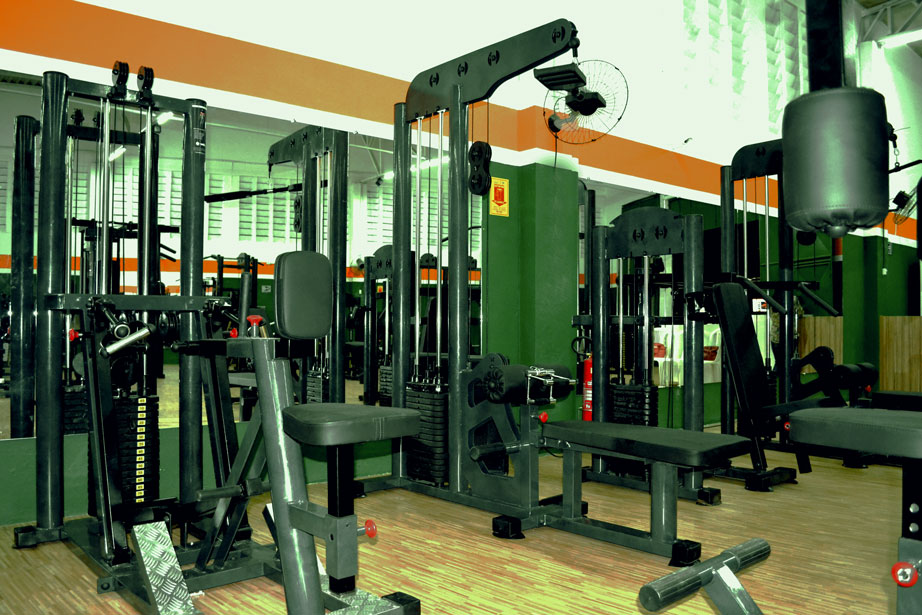 Academia equipada com máquinas Wettor